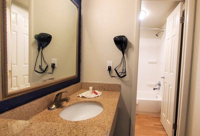 ホテル Economy 7 Inn Newport News