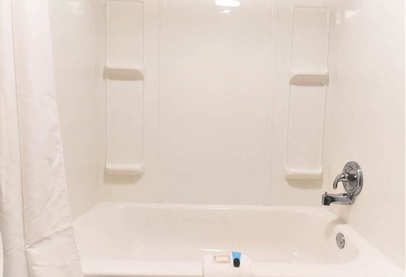 ホテル Economy 7 Inn Newport News