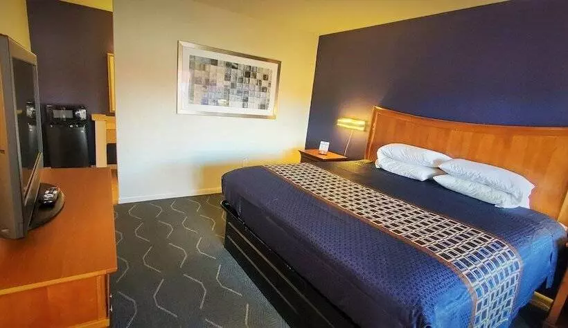 酒店 Economy 7 Inn  Newport News