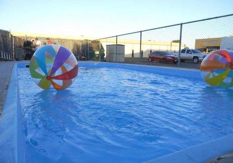 בית מלון כפרי Kennewick Inn & Suites Tri Cities