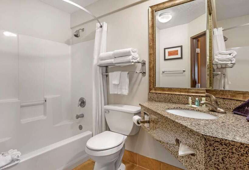 فندق Quality Inn Logan Near University