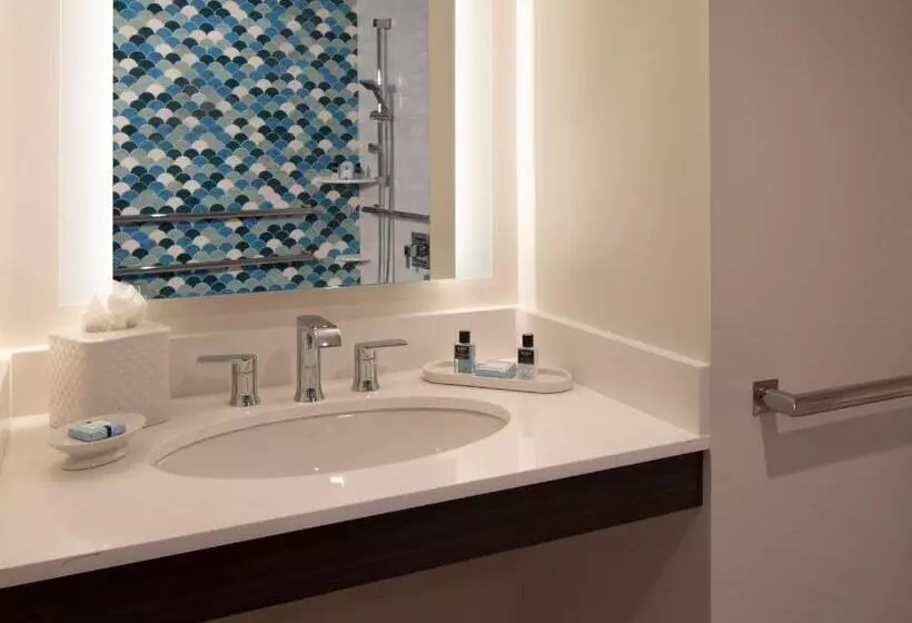 هتل The Laureate Key West