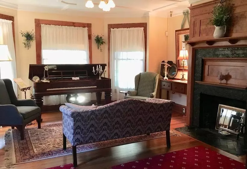 هتل Thurston House