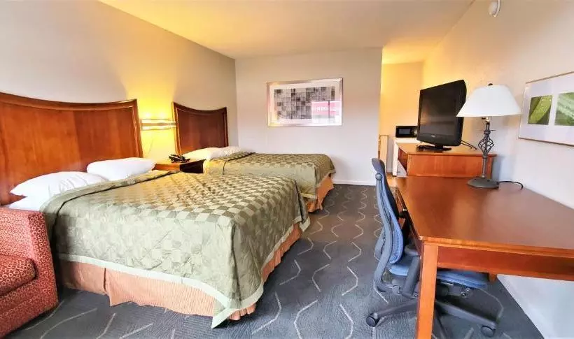 酒店 Economy 7 Inn  Newport News