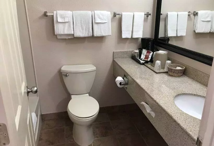 Отель Travelers Inn