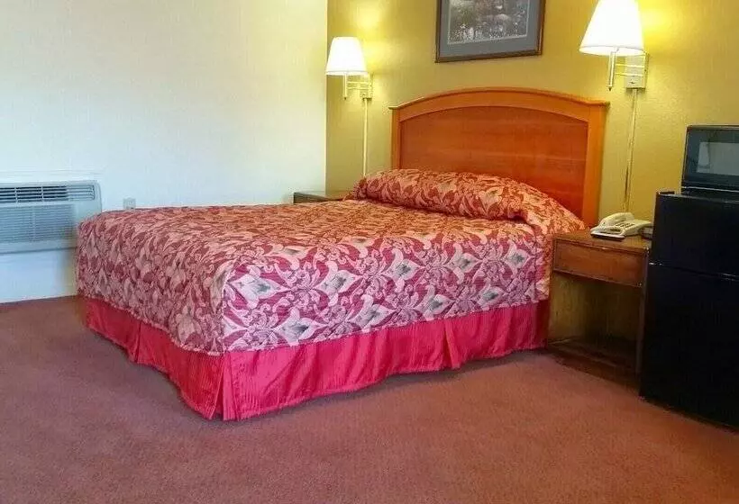 Отель Travelers Inn