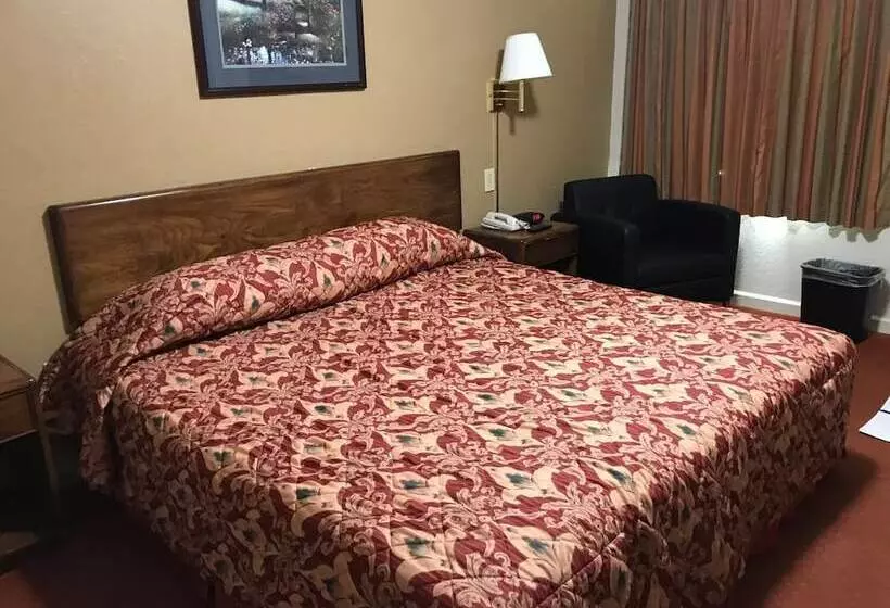 Отель Travelers Inn