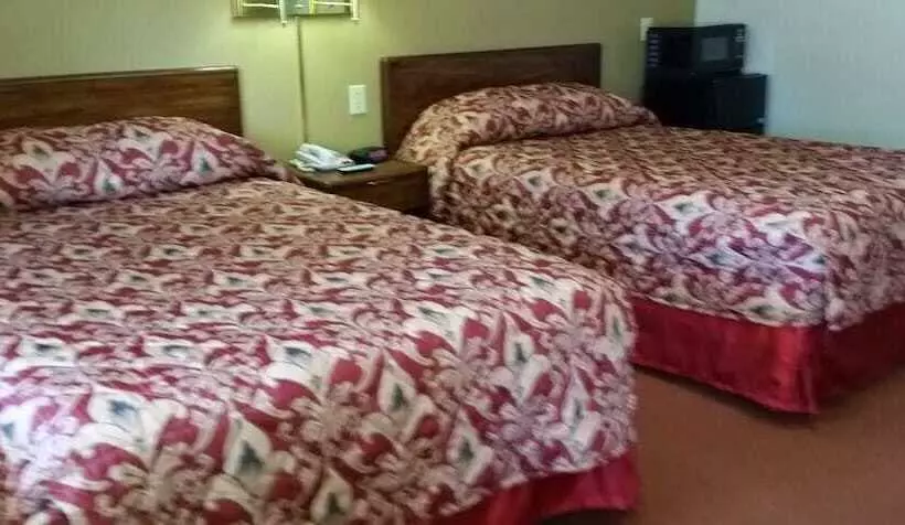 Отель Travelers Inn