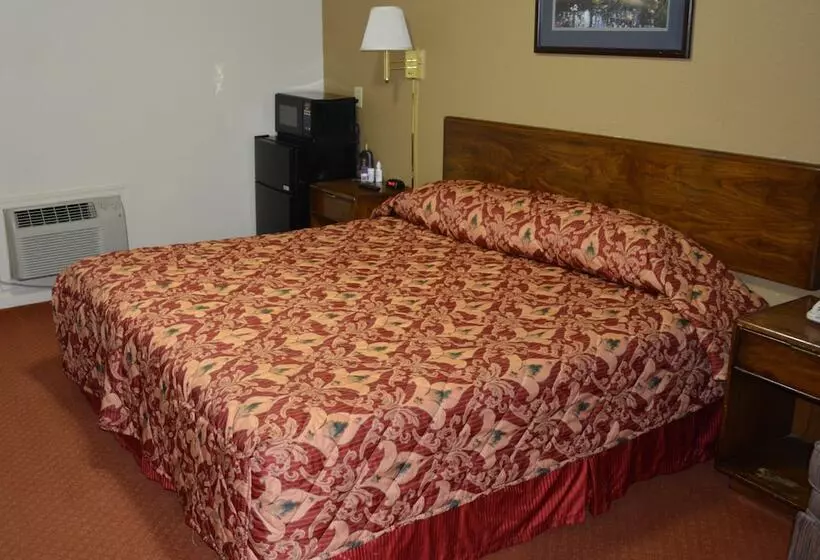 Отель Travelers Inn