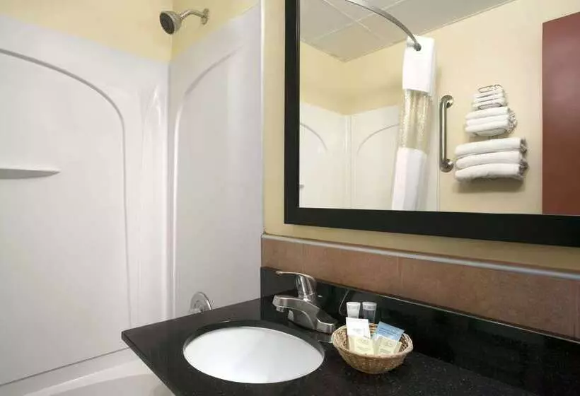 호텔 Travelodge By Wyndham Cleveland Lakewood