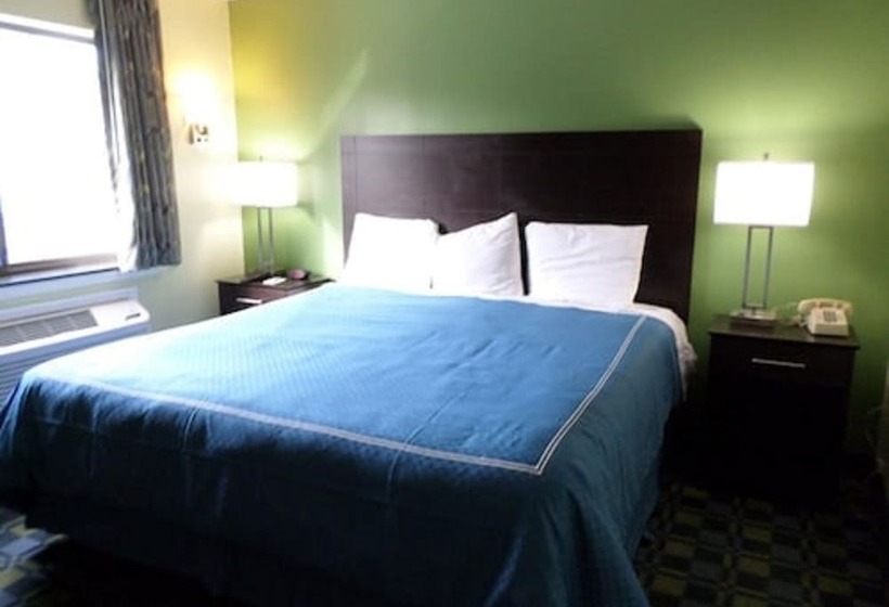 בית מלון כפרי Travelodge By Wyndham Cleveland Lakewood