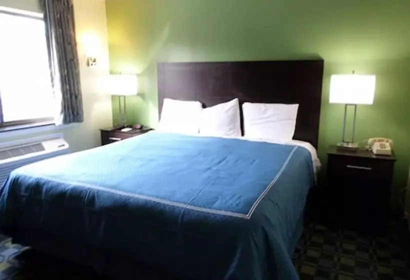 호텔 Travelodge By Wyndham Cleveland Lakewood