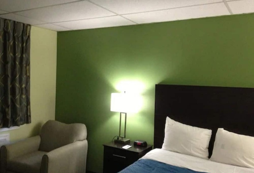 בית מלון כפרי Travelodge By Wyndham Cleveland Lakewood