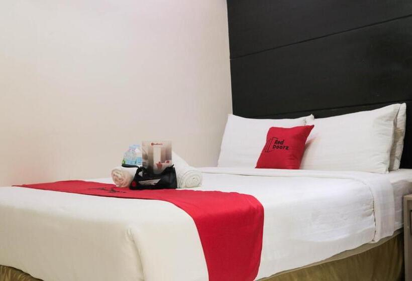 Hostel Reddoorz At Grand Apartelle Hernan Cortes Cebu