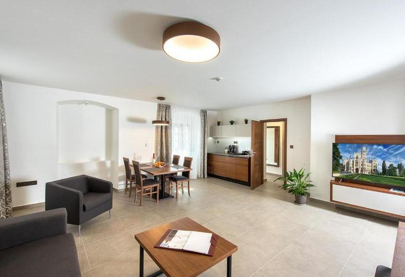 膳宿费 Residence Hluboká