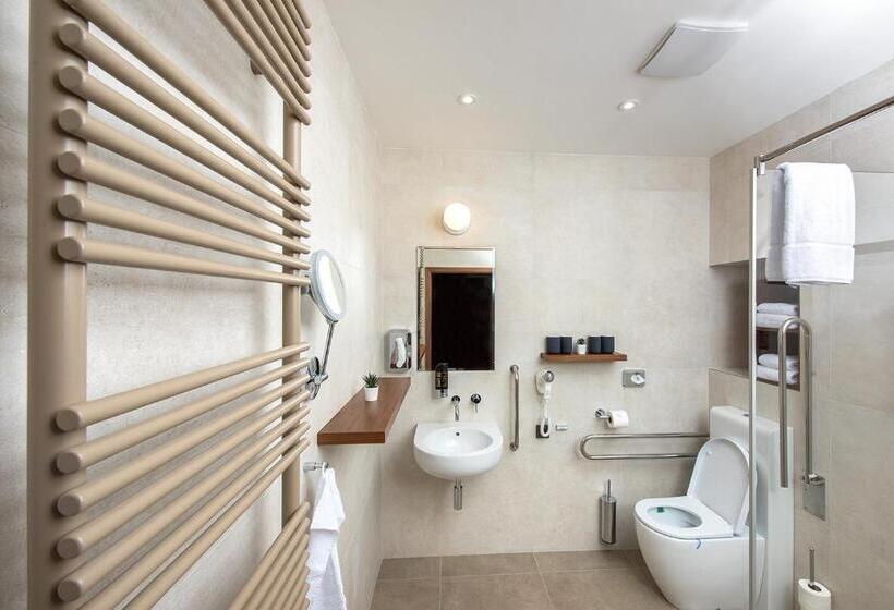 膳宿费 Residence Hluboká