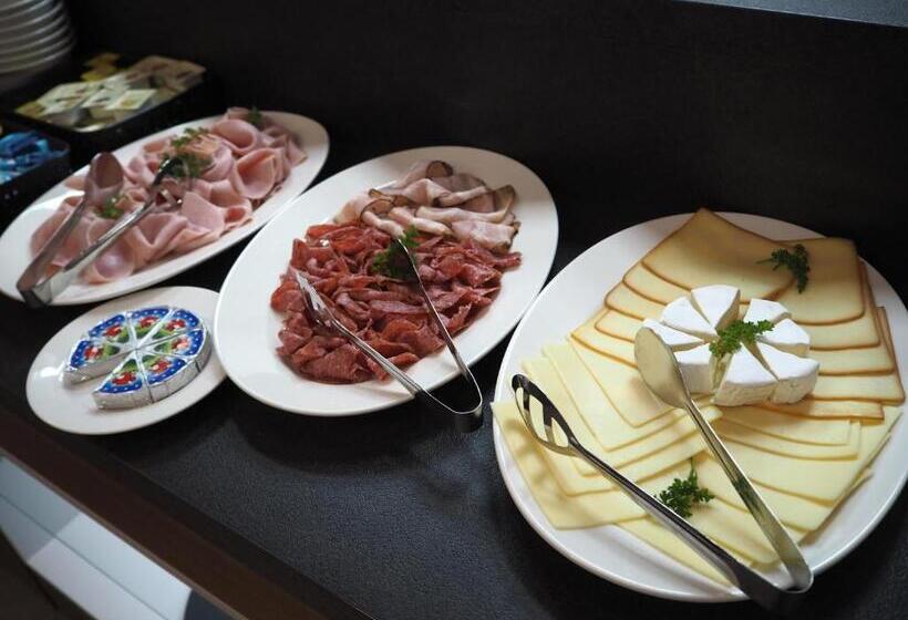 膳宿费 Residence Hluboká