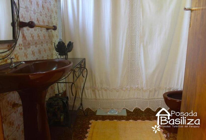 هاستل Posada Basiliza, Encarnación Py