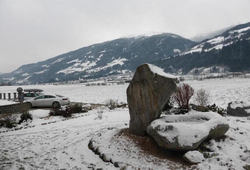 Apparthotel Stoanerhof