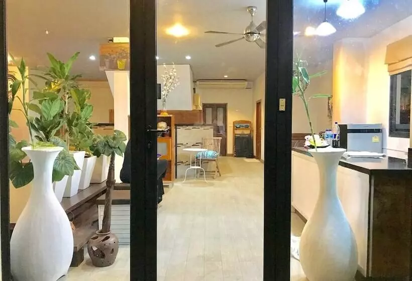 ユースホステル Hiranyika Cafe And Bed