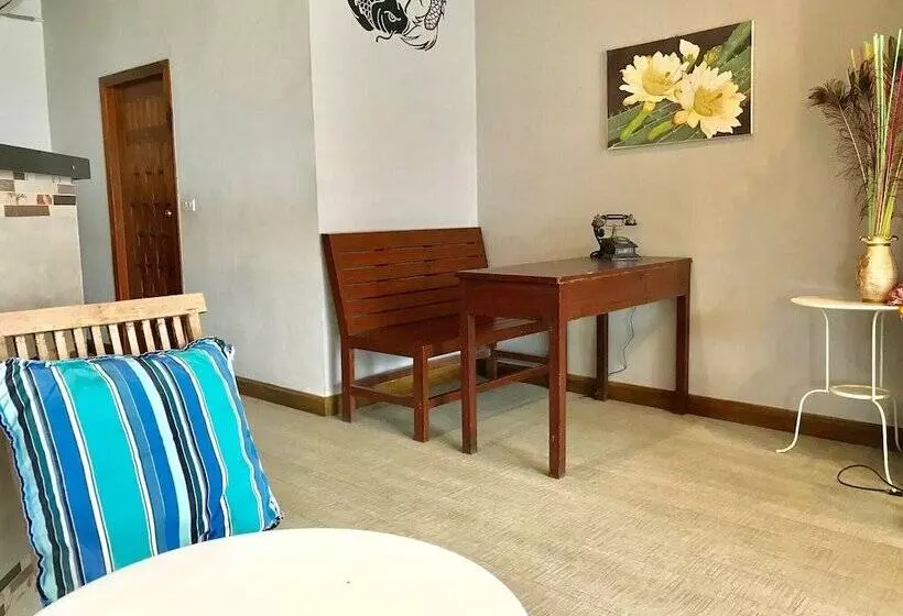 ユースホステル Hiranyika Cafe And Bed