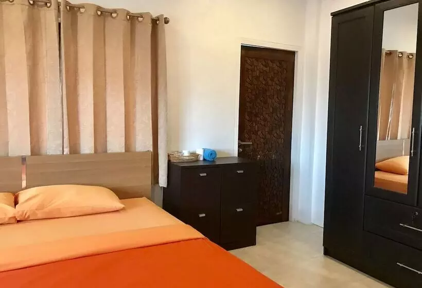 ユースホステル Hiranyika Cafe And Bed