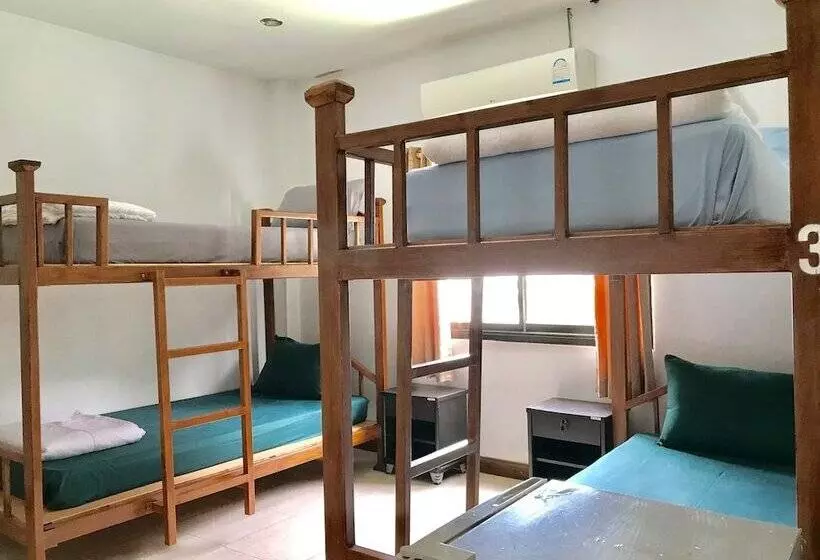 ユースホステル Hiranyika Cafe And Bed