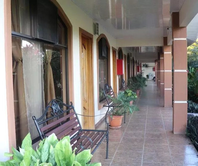 Hotelli Cabinas Sueño Real Guatuso