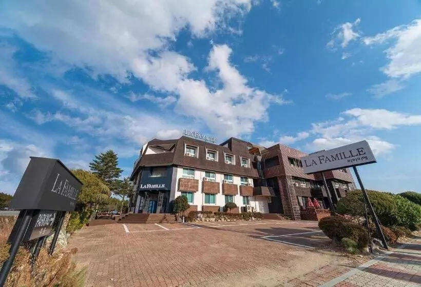 هتل La Famille