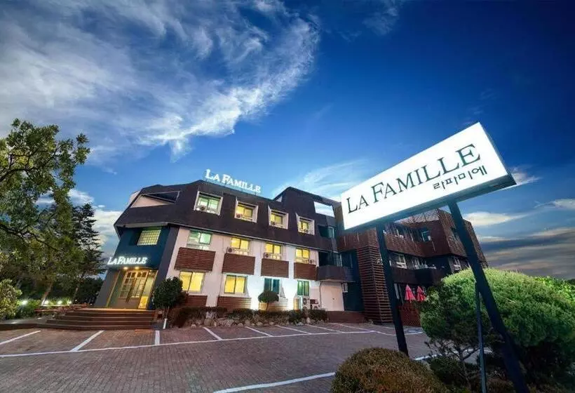 هتل La Famille