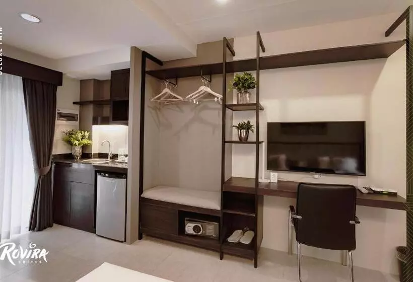 ホテル Rovira Suites