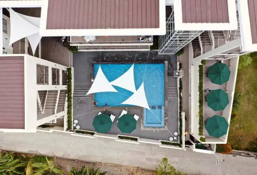 ホテル Rovira Suites