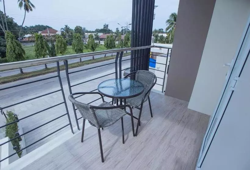 ホテル Rovira Suites