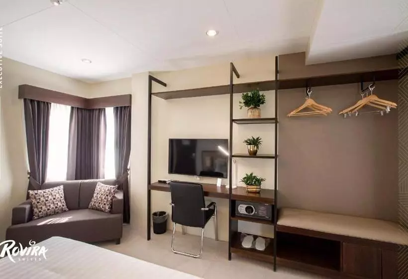 ホテル Rovira Suites