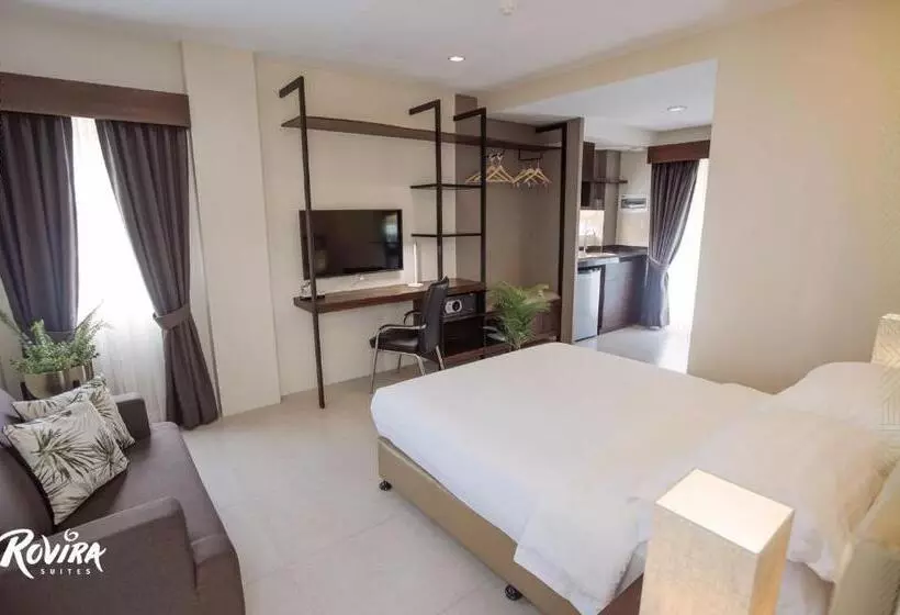 ホテル Rovira Suites