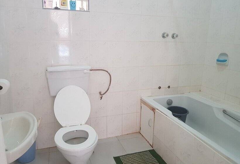 Rayoni Guesthouse B&b