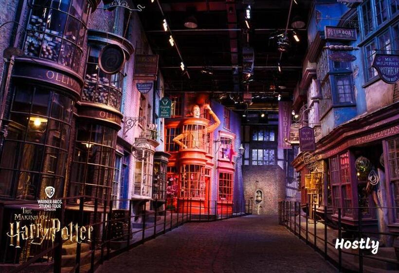 Albatross House   Comfy Home With Parking