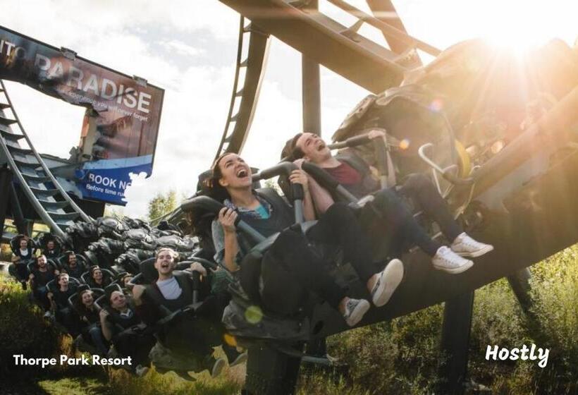 Albatross House   Comfy Home With Parking