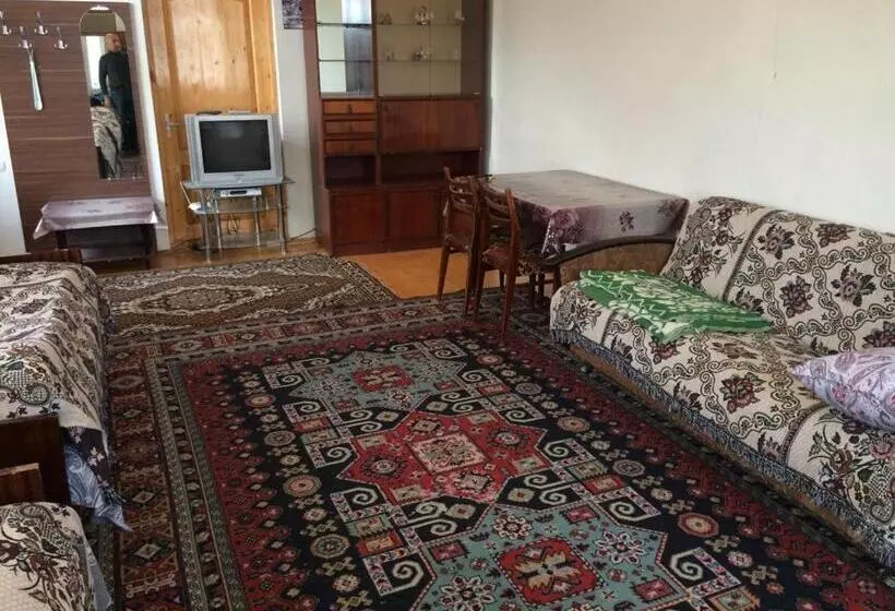 هاستل Huseyn Houses