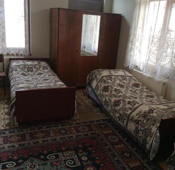 هاستل Huseyn Houses