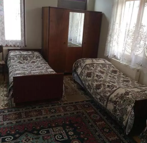 هاستل Huseyn Houses