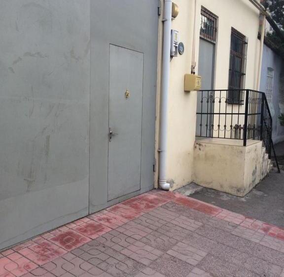 هاستل Huseyn Houses