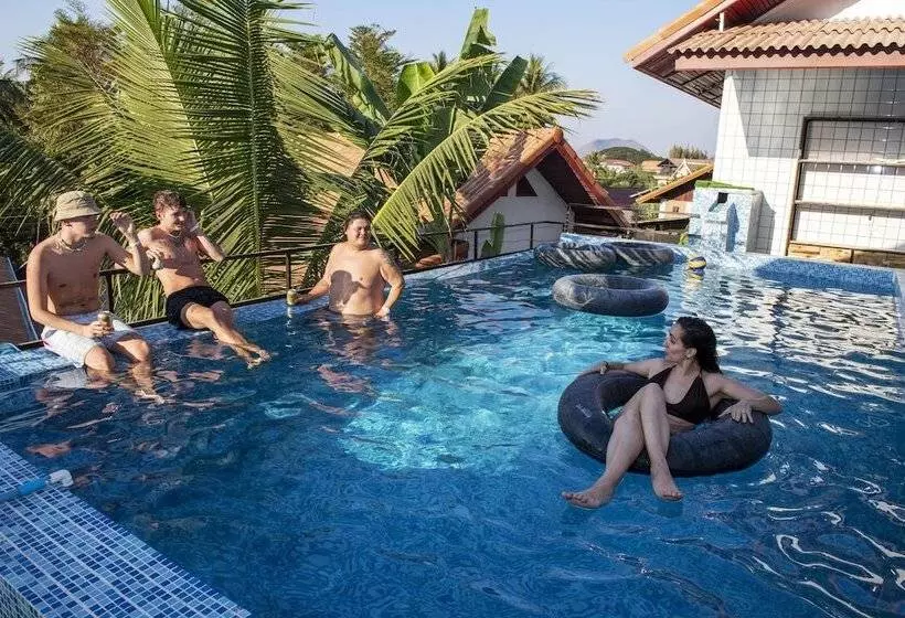 هاستل Mad Monkey Luang Prabang