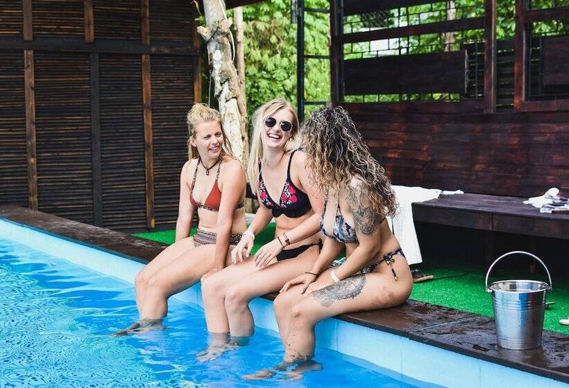 ユースホステル Mad Monkey Luang Prabang