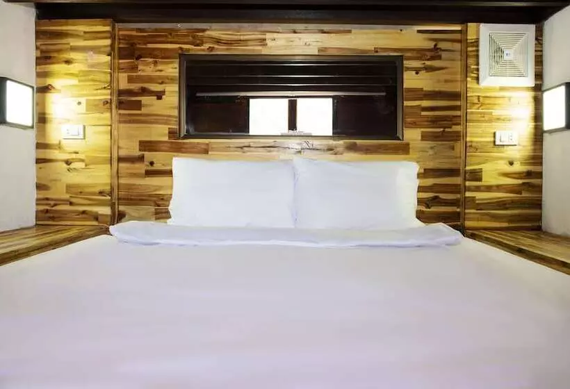 هاستل Mad Monkey Luang Prabang