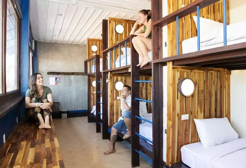 هاستل Mad Monkey Luang Prabang