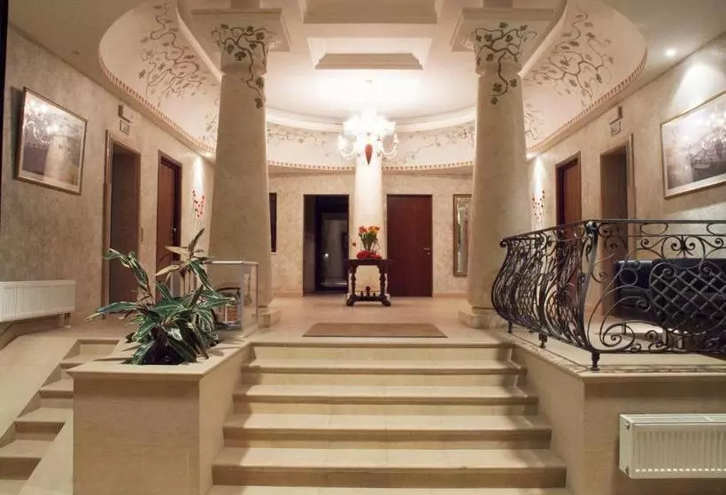 Arcada Apartments