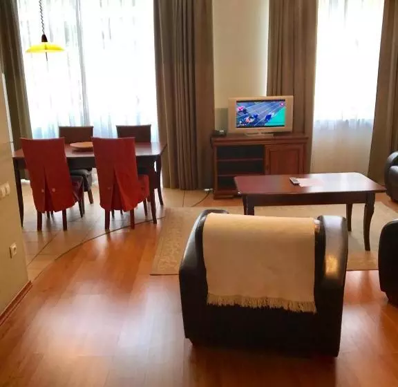Arcada Apartments