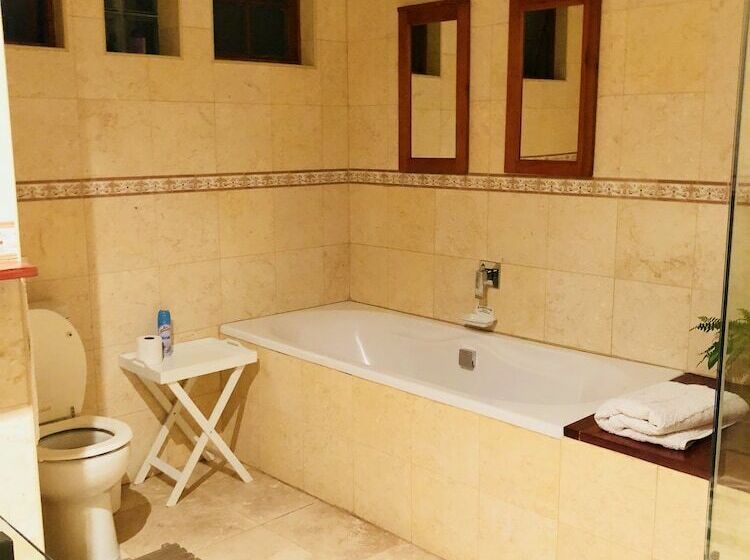 Houghton Hill Cottage