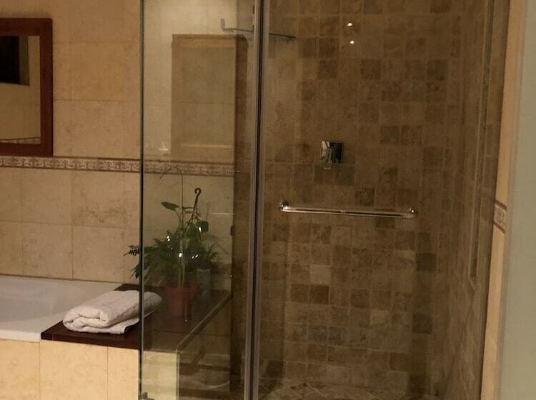 Houghton Hill Cottage